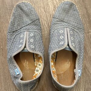 Tom’s slip on shoes